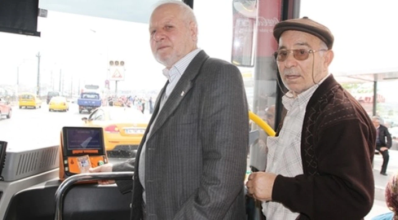 İBB Başkanı İmamoğlu’ndan yaşlılara uyarı: Toplu ulaşım oranınız hâlâ yüksek görünüyor, lütfen toplu alanlardan uzak durun