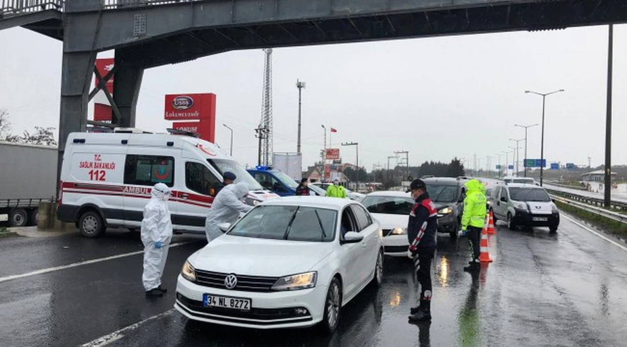 İstanbul genelinde polis ekipleri giriş ve çıkışlarda tek tek araçları denetledi