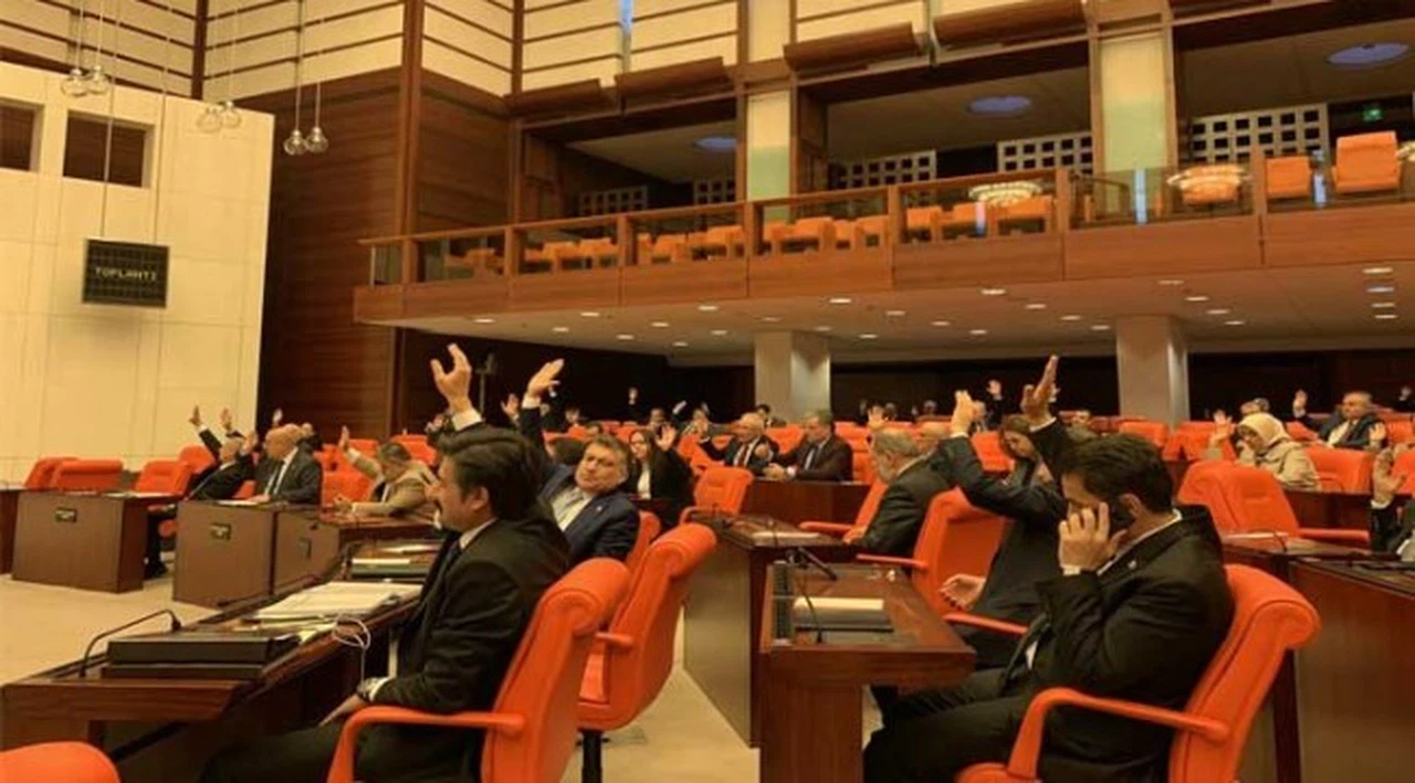 Koronavirüs için alınacak tedbirler hakkındaki araştırma önergeleri AK Parti ve MHP oylarıyla reddedildi