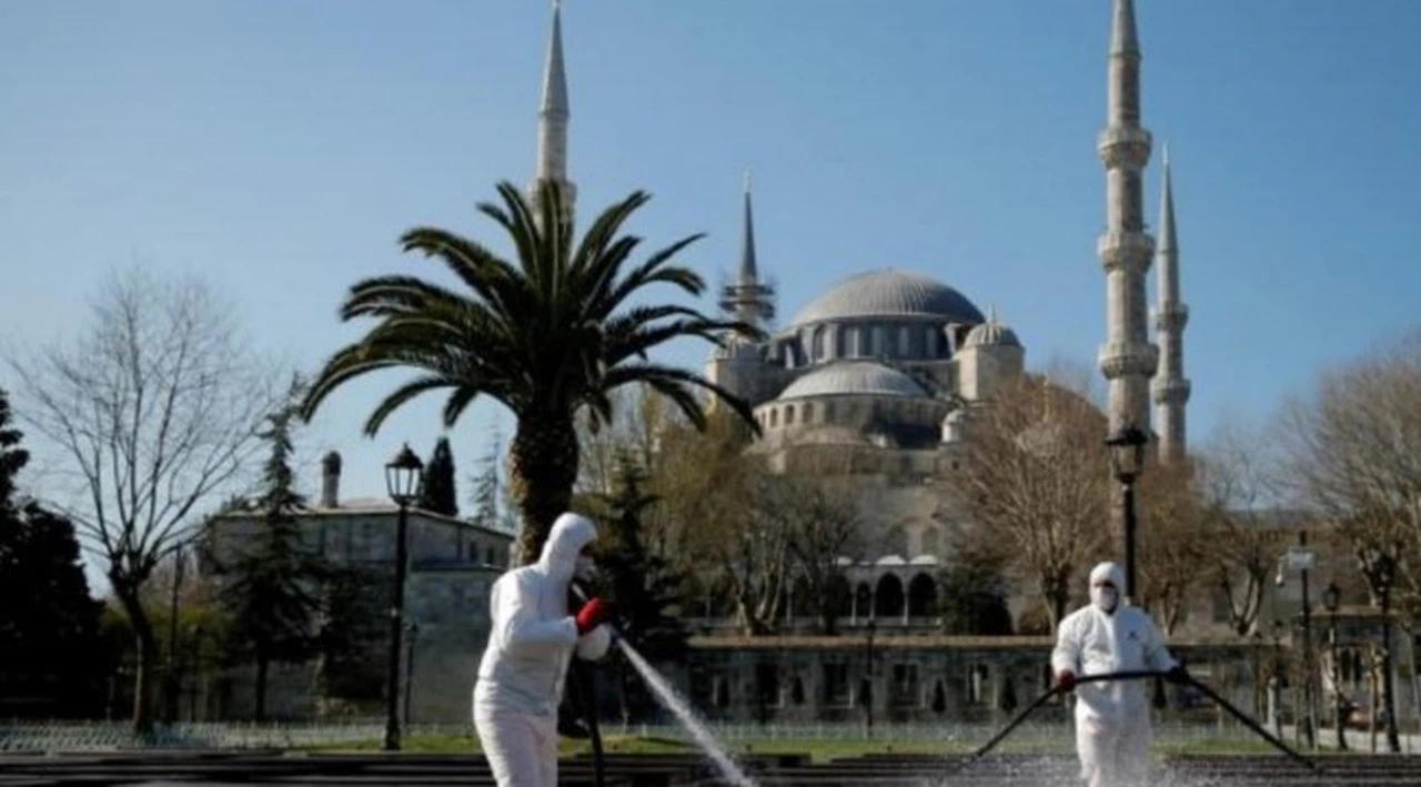 Kovid-19 Bilim Kurulu Üyesi Prof. Dr. Özlü: İçinde bulunduğumuz 2-3 hafta çok kritik, virüsün etki süresini halkın davranışı belirleyecek
