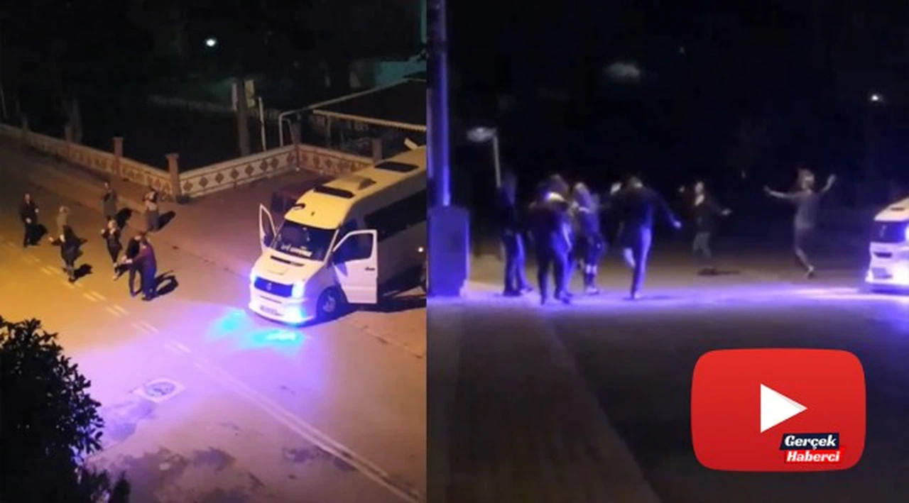 Sokak ortasında ‘erik dalı’ oynayarak sağlık çalışanlarına ‘destek’ verdiler, sosyal mesafeyi unuttular
