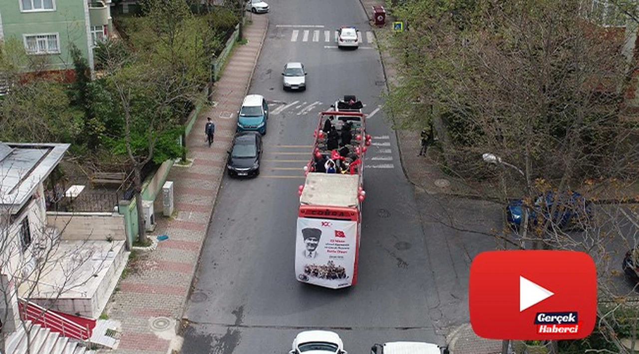 23 Nisan kutlamaları için sokak sokak gezen bando otobüsü havadan görüntülendi