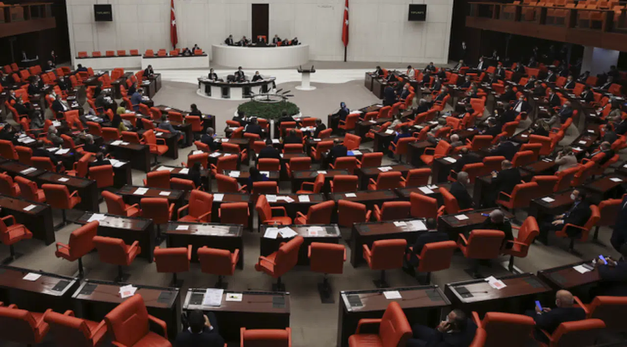 AK Parti'li Zengin: Bir günde 6 bin maske tüketmiş milletvekili arkadaşlarımız
