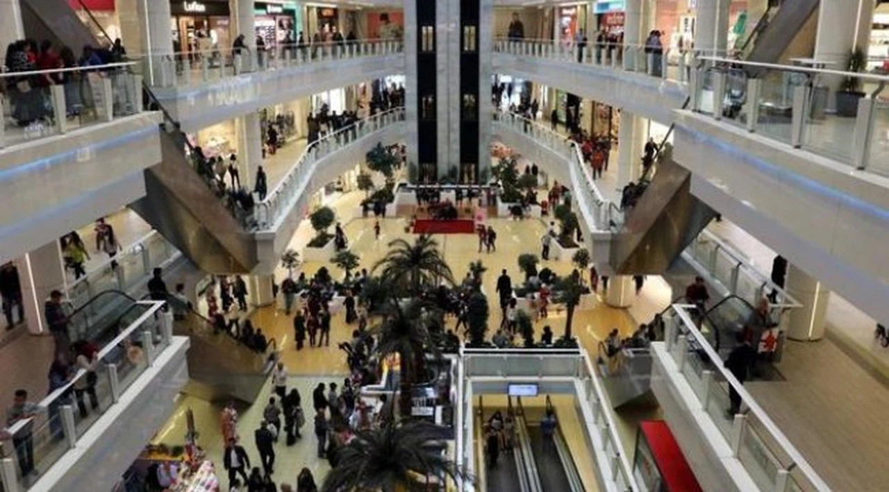 ‘AVM’lerin açılmasını Berat Albayrak istiyor’