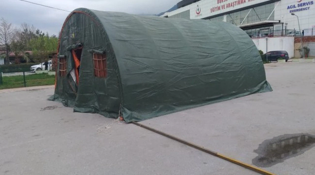 Bursa'da hastane bahçelerine triaj çadırları kuruldu: 81 ilin tamamında yapılacak