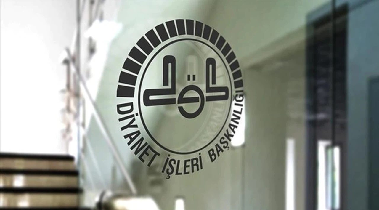 DİB: Cemaatle kılınan namazlara televizyon ve internetten uymak caiz değil