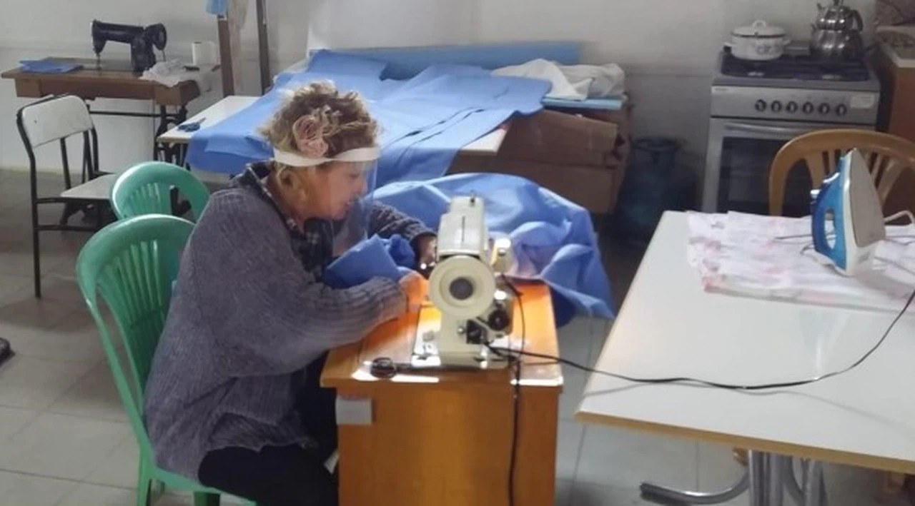 Karaburunlu kadınlar engel tanımıyor: Maskeler tamam, sıra tek kullanımlık  önlükte