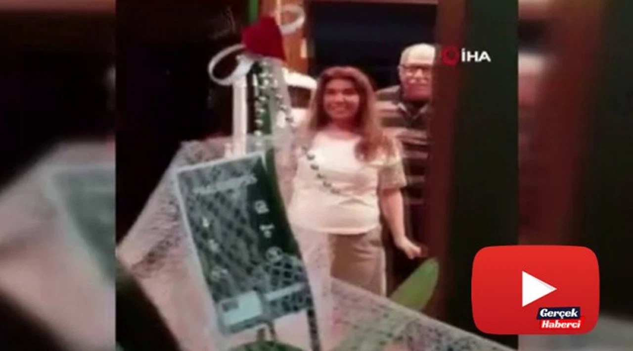 Sağlık çalışanından annesine sosyal mesafeli doğum günü sürprizi