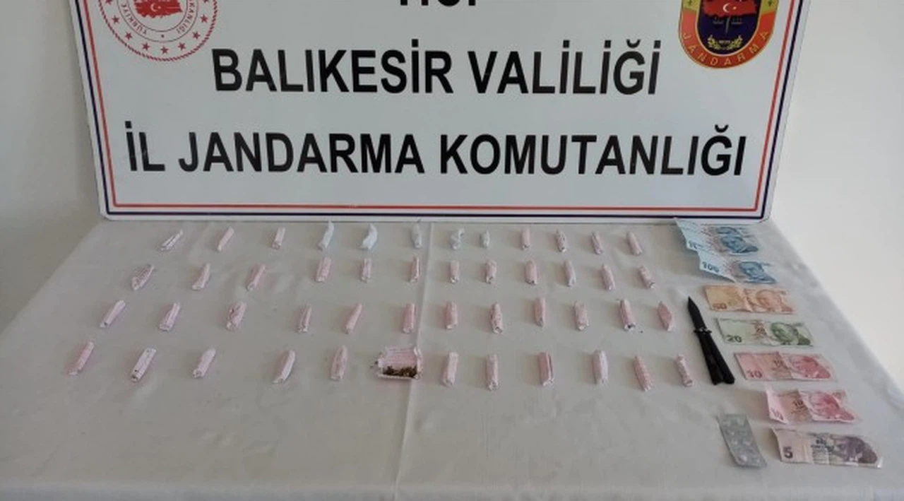 Sokağa çıkma yasağında uyuşturucu taşırken yakalandı