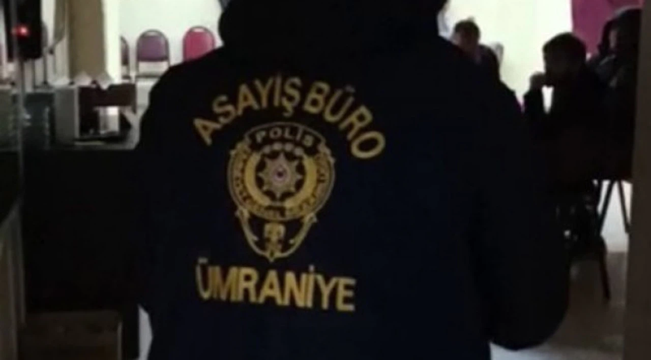 Ümraniye'de yasağa rağmen açık olan kıraathaneye baskın