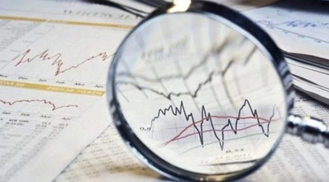 Yıl sonu enflasyon tahmini yüzde 7.4'e düşürüldü
