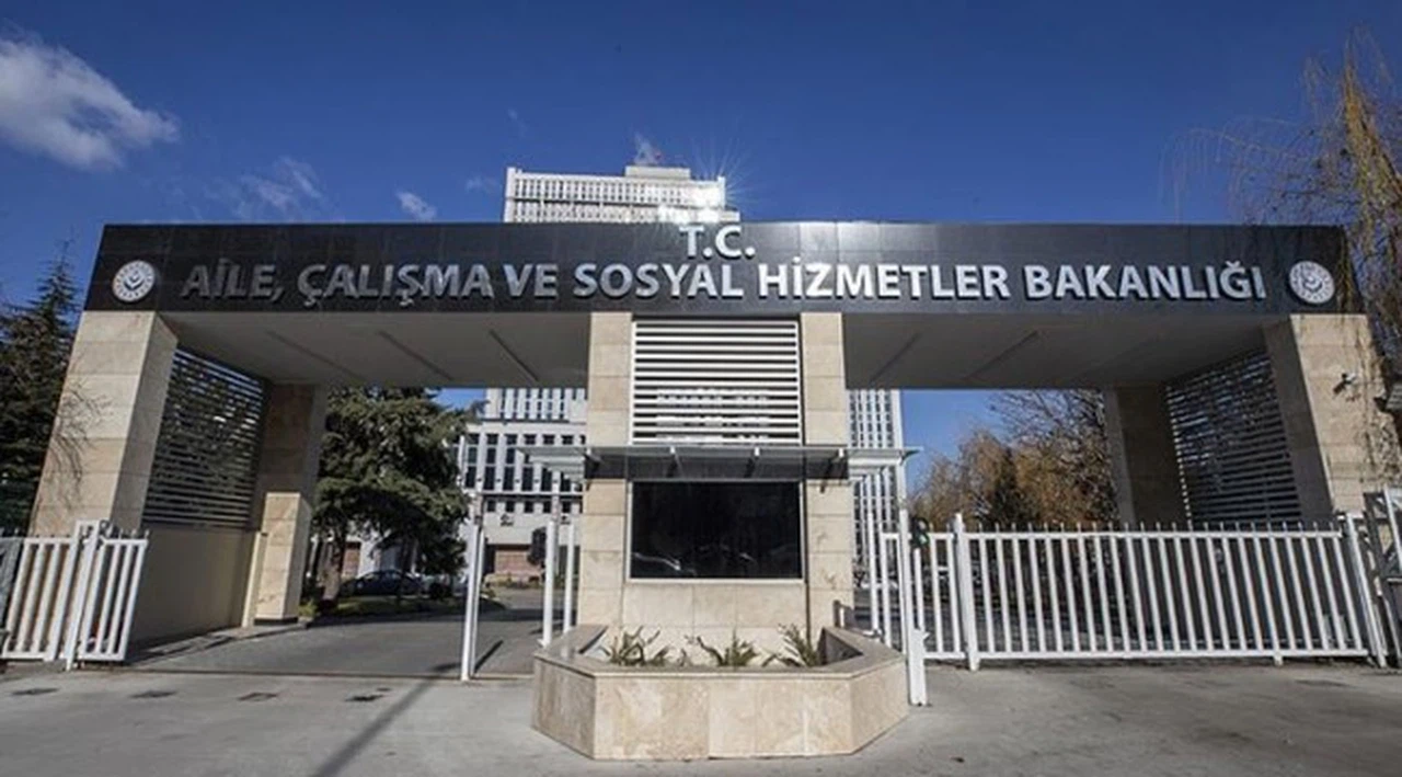 Bakanlık, Youtube'daki 'çocuğa karşı cinsel istismar' içerikli yayın için savcılığa başvurdu