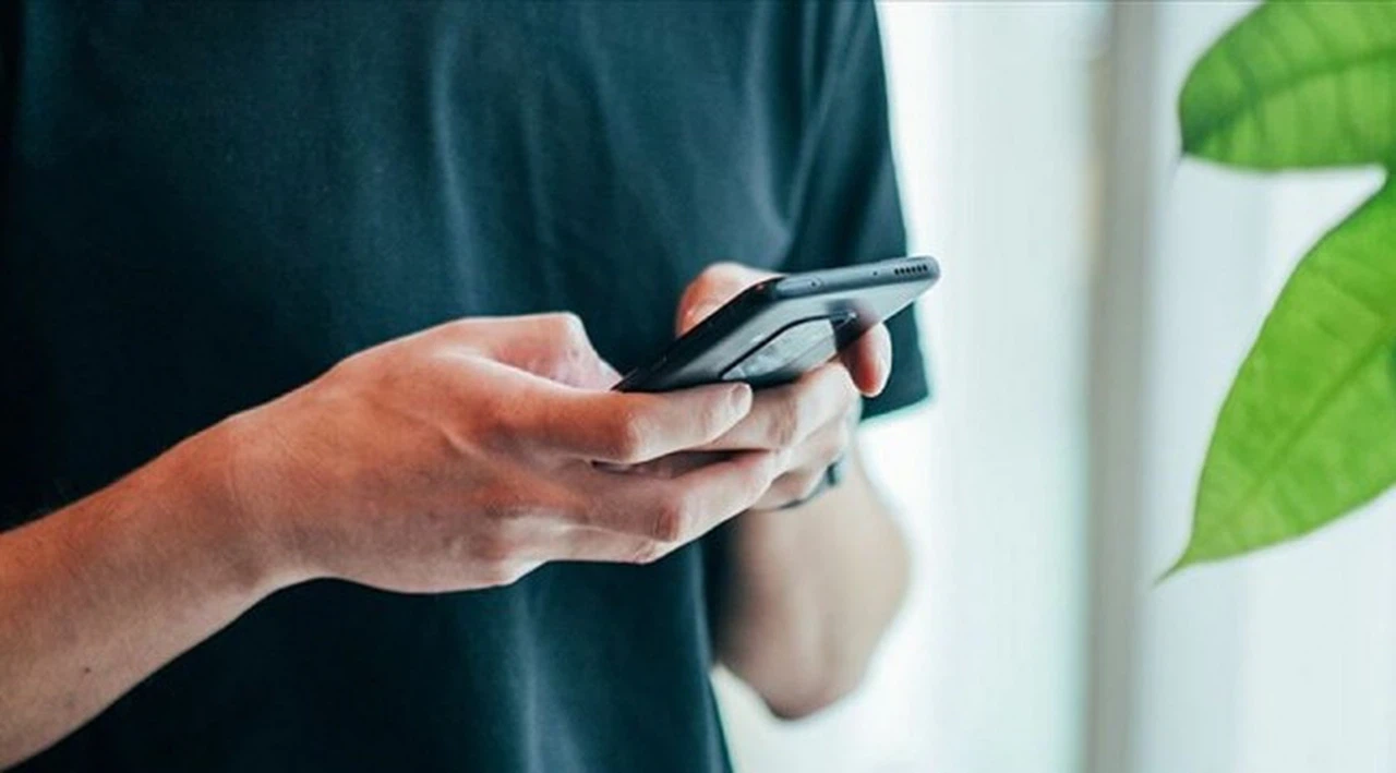 Bayramlaşma trafiği nedeniyle telefon hatlarında erişim sorunu yaşanıyor