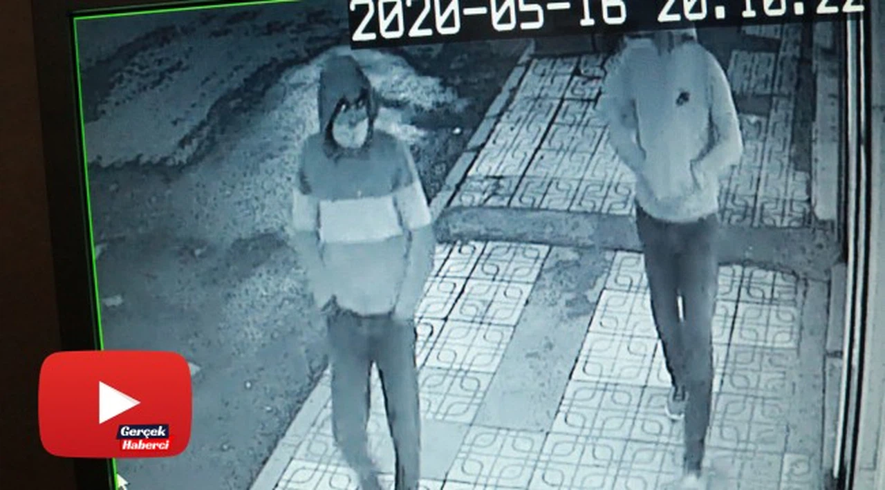 İftar saatinde telefon dükkanına giren hırsızlar güvenlik kamerasına yakalandı