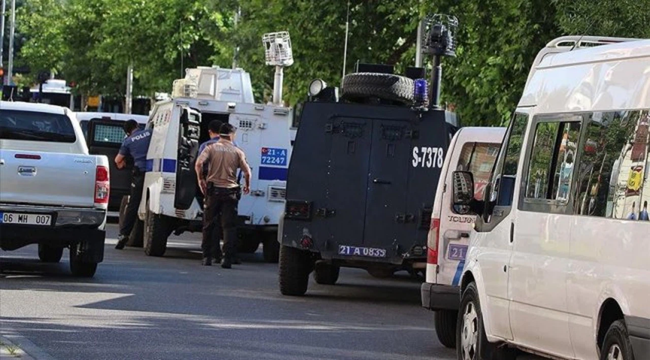 Polis memuru Atakan Arslan'ın şehit edildiği silahlı saldırıyla ilgili 2 şüpheli yakalandı