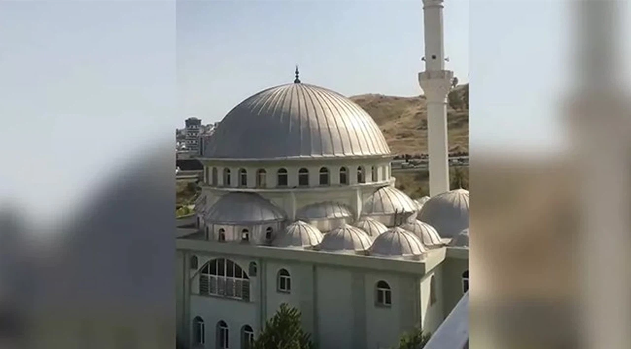 Sözcü yazarı Zeyrek: Ezan sisteminin frekansına 'Çav Bella' için ayrı, 'Yuh Yuh' için ayrı bir giriş yöntemi kullanılmış