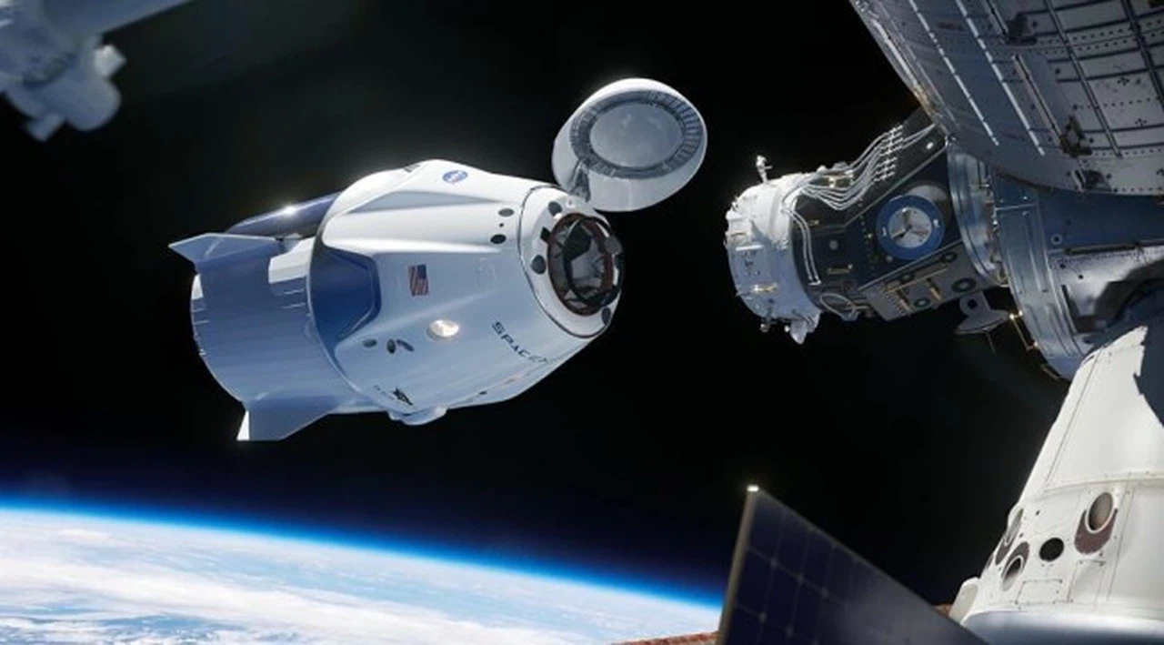 SpaceX'in başarıyla fırlattığı Crew Dragon Kapsülü, Uluslararası Uzay İstasyonu'na bağlandı