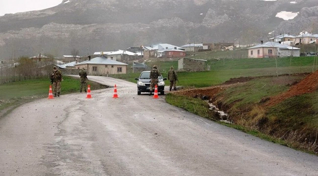 Van'da karantinaya alınan mahallede Kovid-19 vaka sayısı 84'e yükseldi