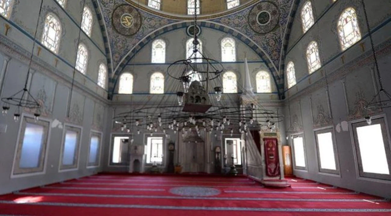 Yeni dönem: Camilerde abdest alınmayacak, belirli mesafe ile saf tutulacak