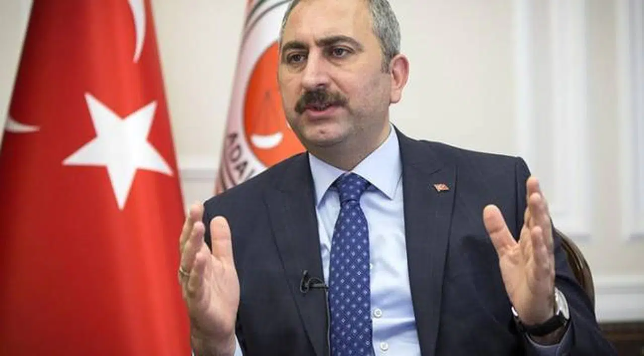 Adalet Bakanı Gül: Berberoğlu ile ilgili bir eleştirisi söz konusu olacaksa ana muhalefetin önce dönüp kendisine bakması lazım