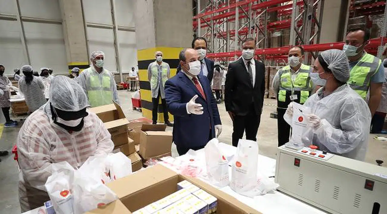 Bakan Varank: 65 yaş üstü için hazırlanan 'hijyen paketleri' 5,5 milyon kişiye ulaştırıldı