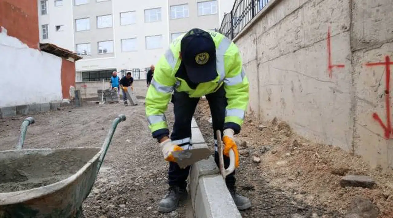 Buca’nın fen işleri günlüğü: Hem yenilendi, hem onarıldı