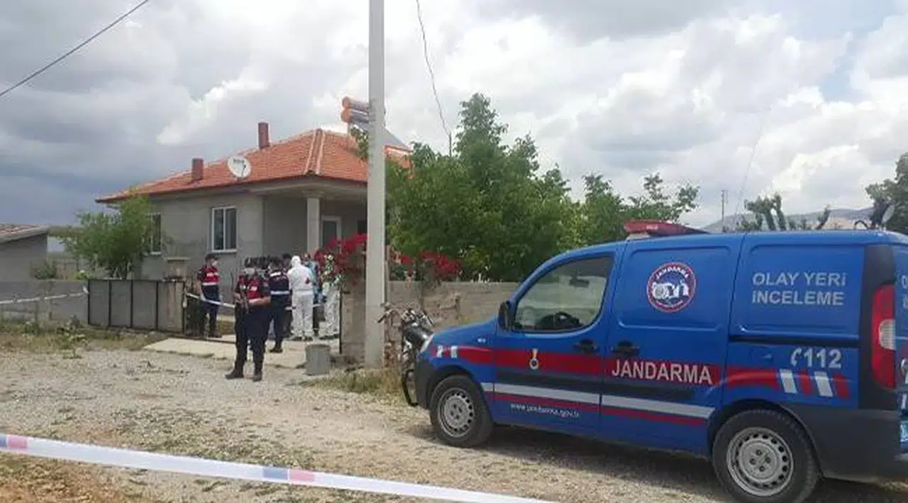 Denizli'de eşini ve iki çocuğunu öldürüp intihar etti