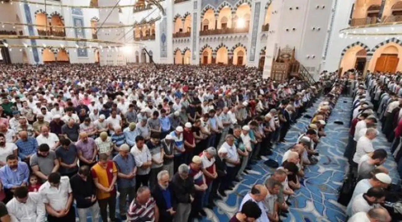 Diyanet İşleri Başkanı Erbaş'tan namaz açıklaması; camiler cemaate açılacak mı?
