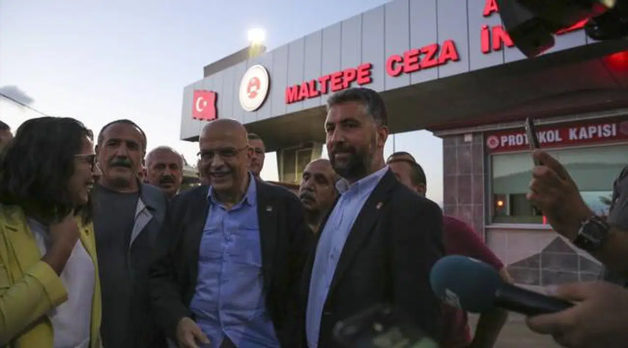 Enis Berberoğlu tahliye edildi