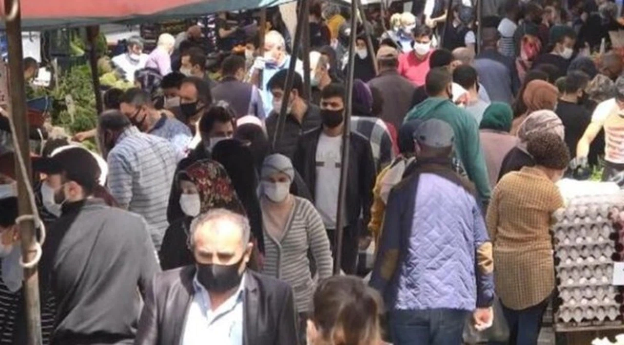 Prof. Şenol: Sokaklar insan kaynıyor, delilik bu, 3 aylık emeğimiz boşa gidecek
