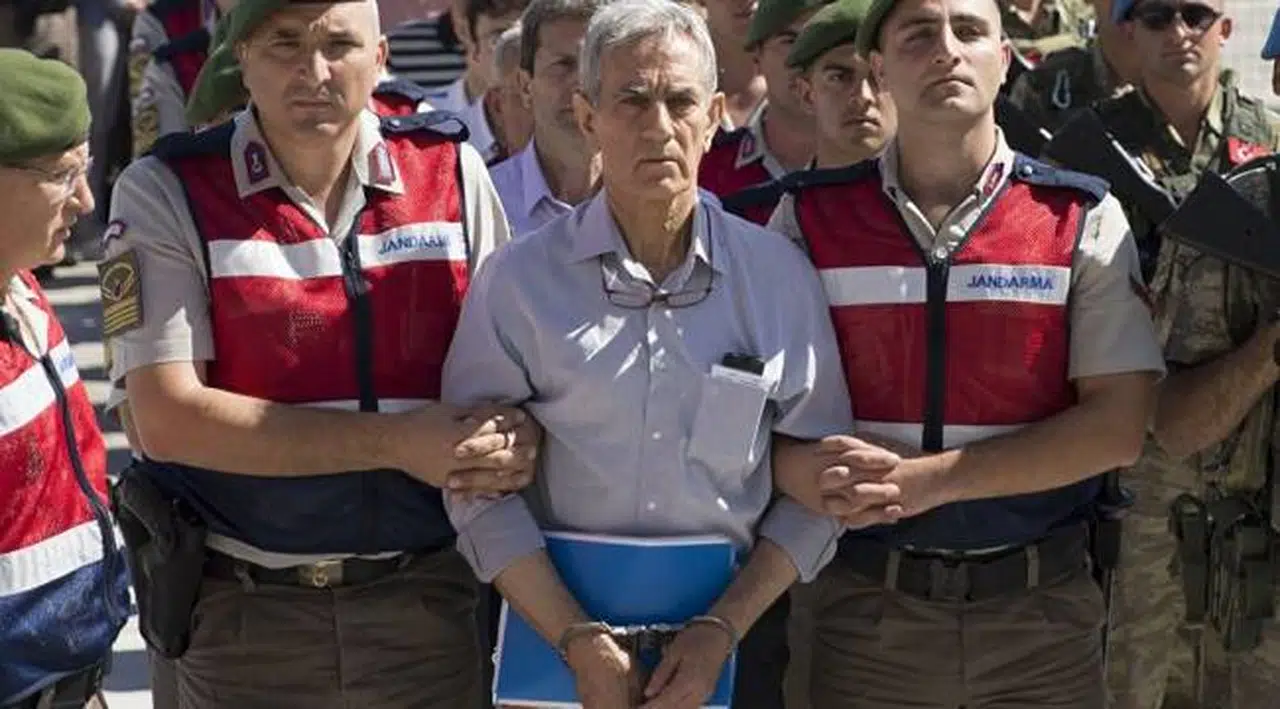 AK Parti, CHP ve MHP arasında 'Akın Öztürk kimin paşasıydı?' tartışması