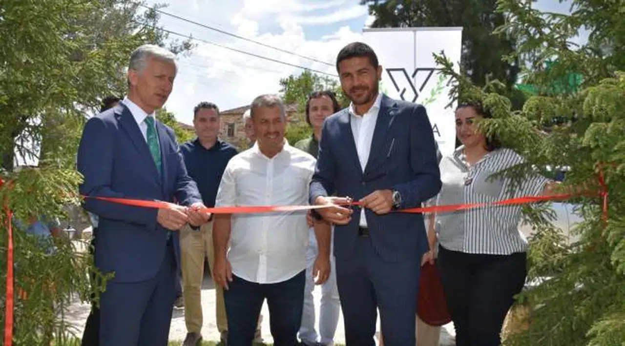 AMELELİKTEN FOÇA KOZBEYLİDE OTEL SAHİPLİĞİNE