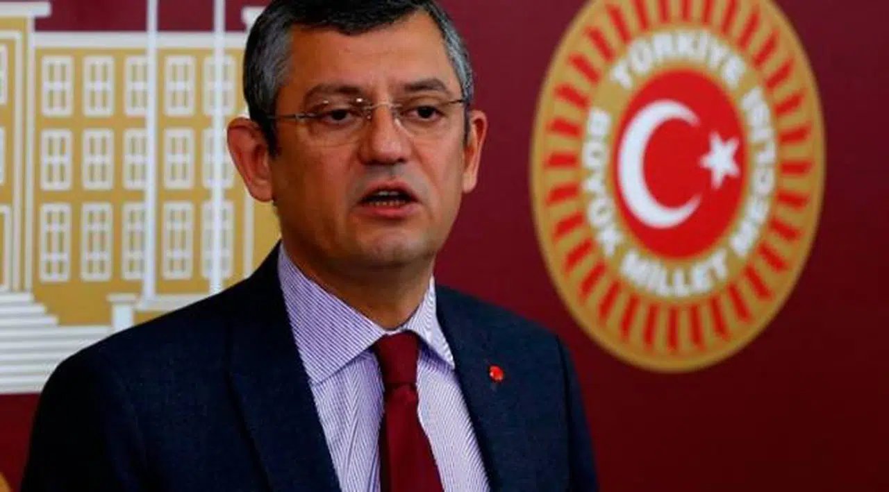 CHP'li Özel'den 'ekran karartma' tepkisi: Sansürcü Fahrettin!