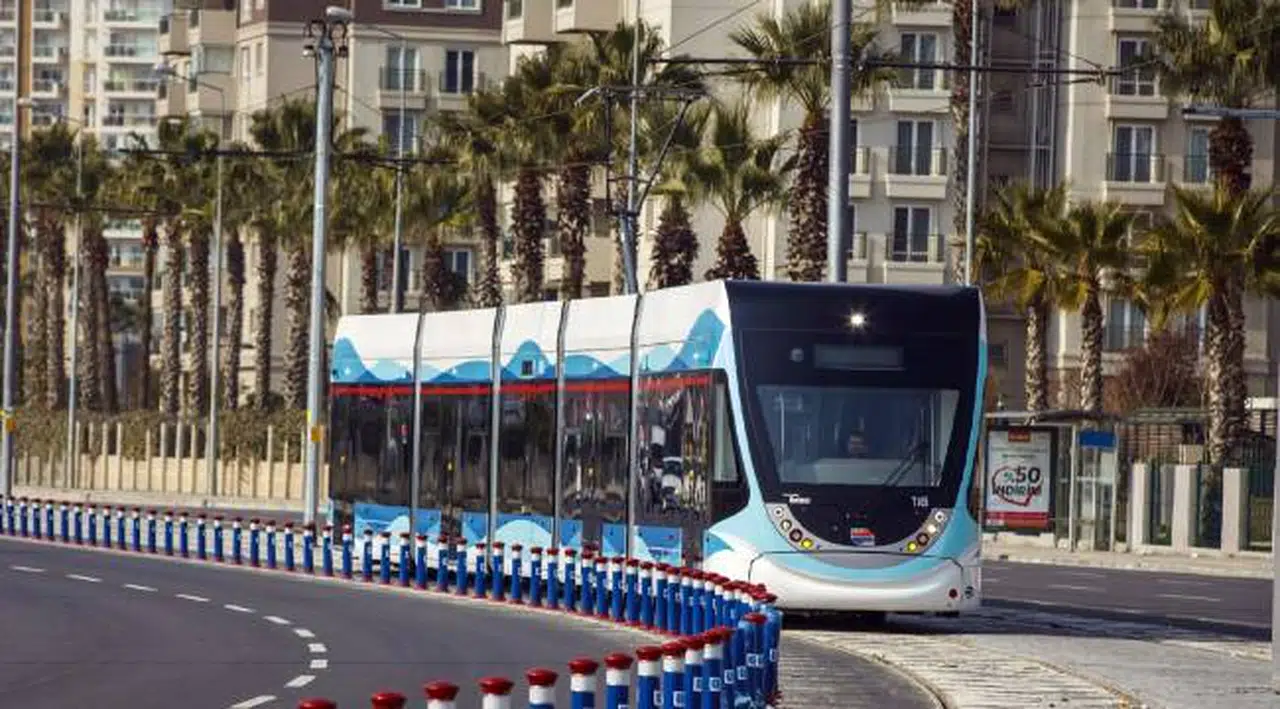 Çiğli Tramvayı yola çıkıyor