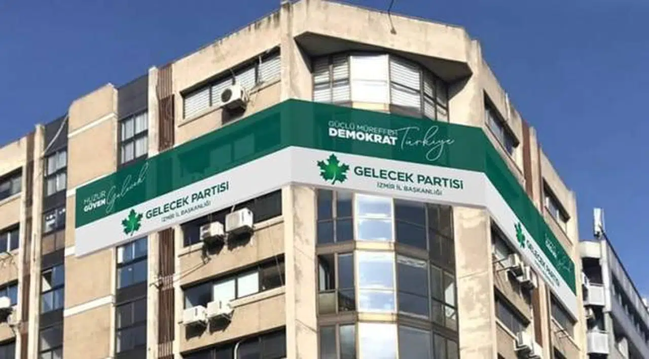 Gelecek Partisi İzmir İl Başkanlığı'nda siyasi deprem