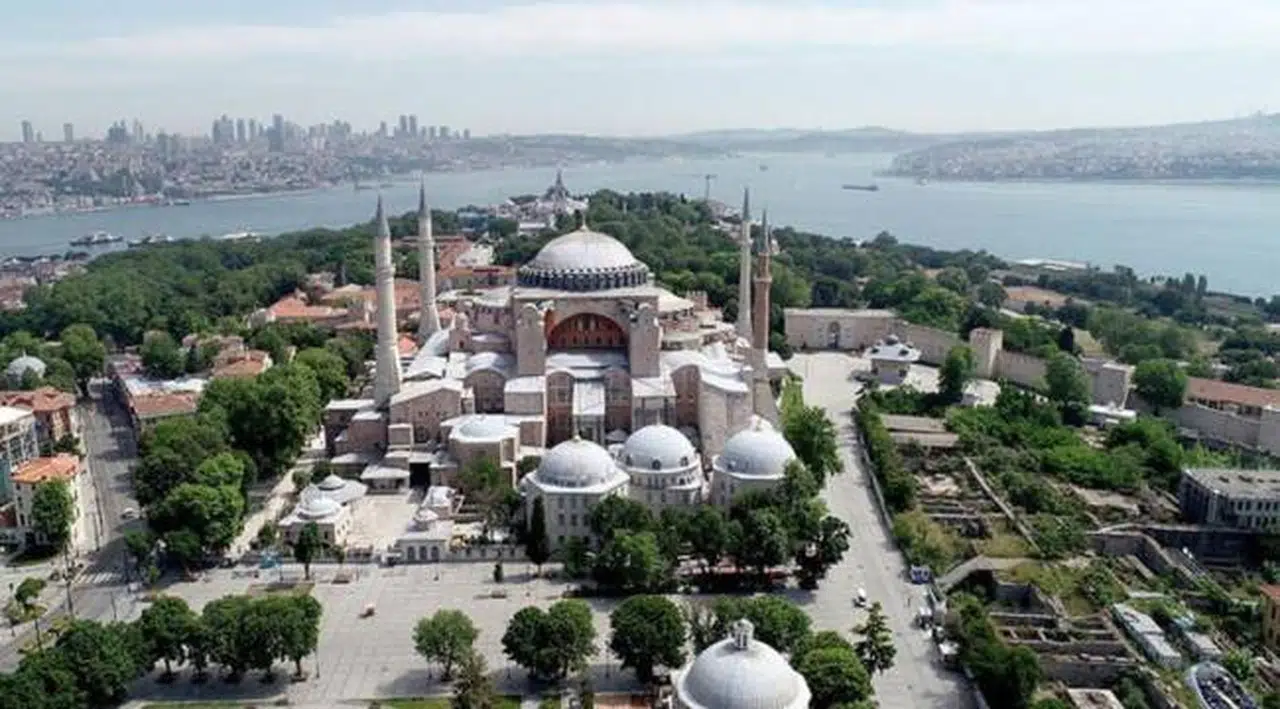 İBB Meclisi'nde kabul edildi: Ayasofya'nın planları 'Ayasofya Camii ve Külliyesi' olarak değiştirildi