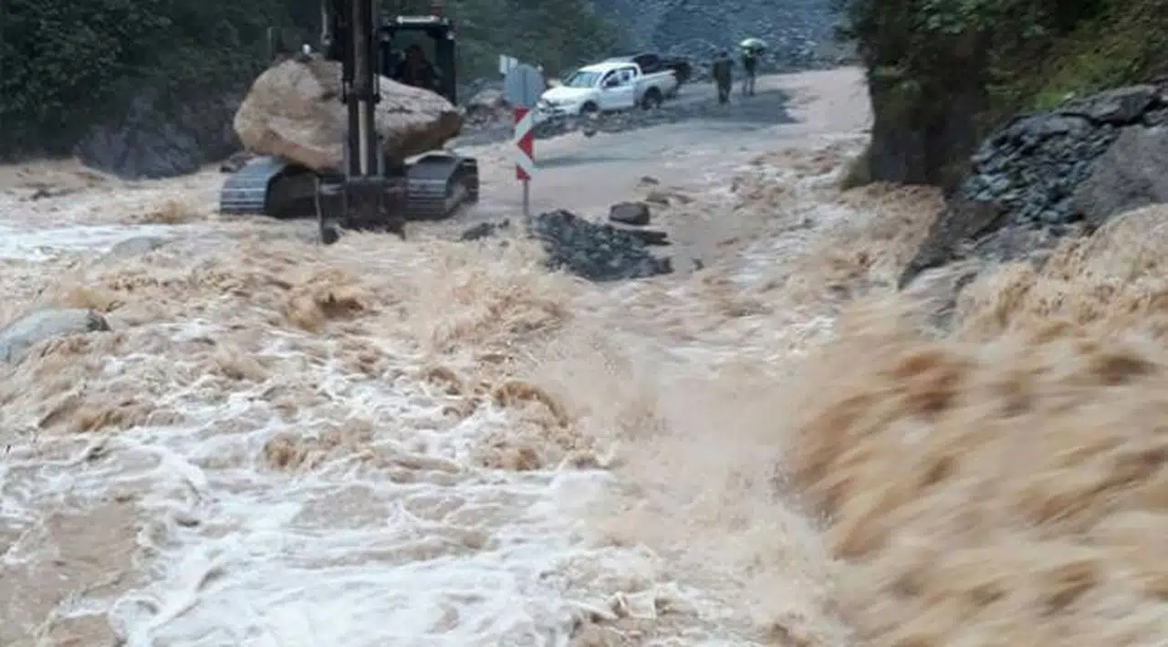 Rize'deki selde 2 kayıp