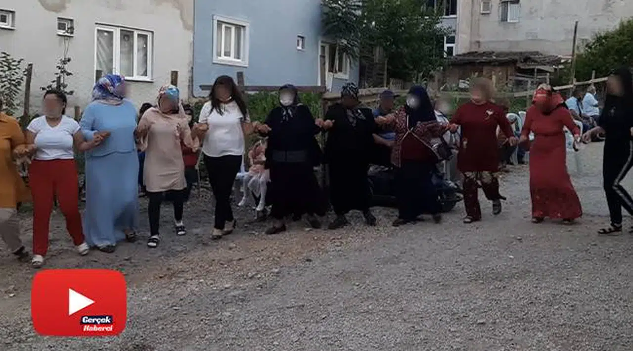 Sokak düğünü pandemi kurallarını alt üst etti