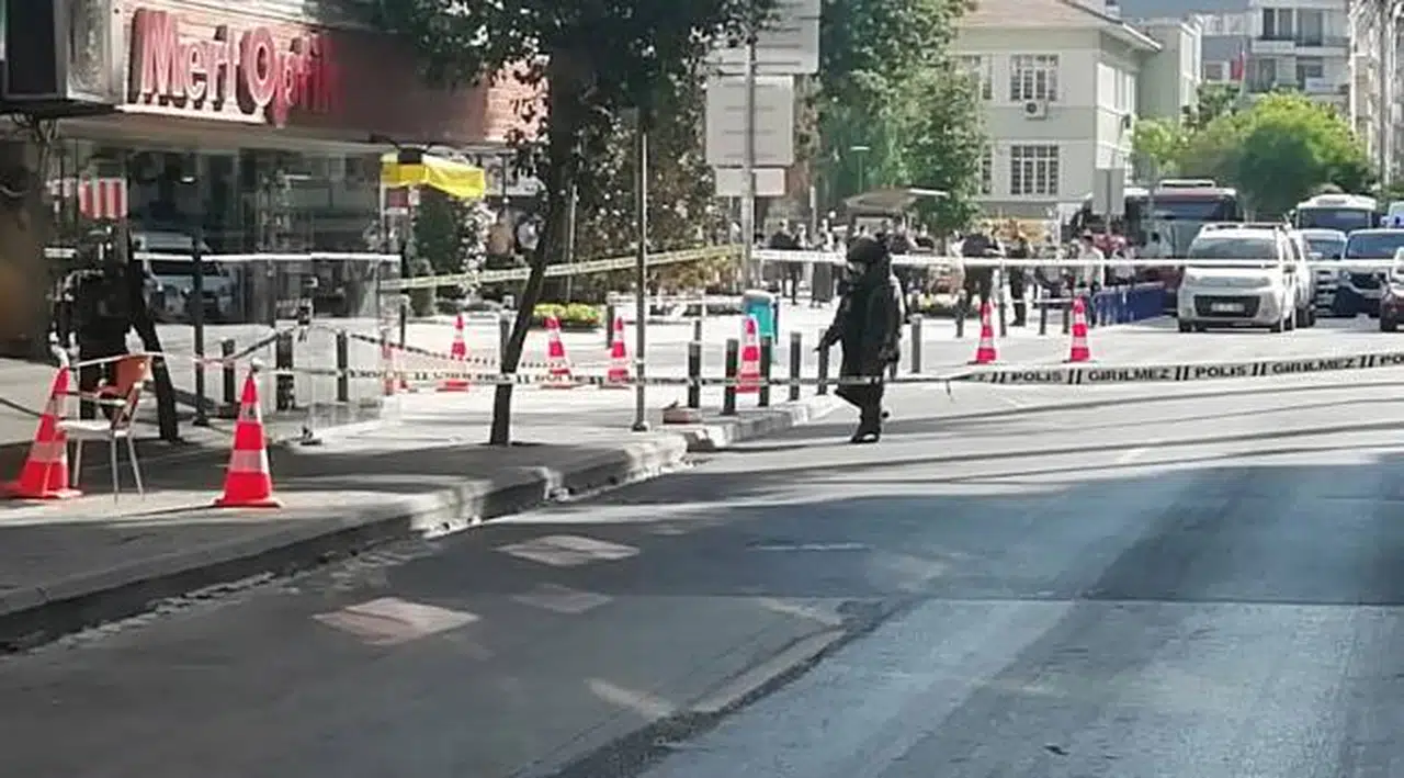Şüpheli paket Alsancak'ta paniğe neden oldu