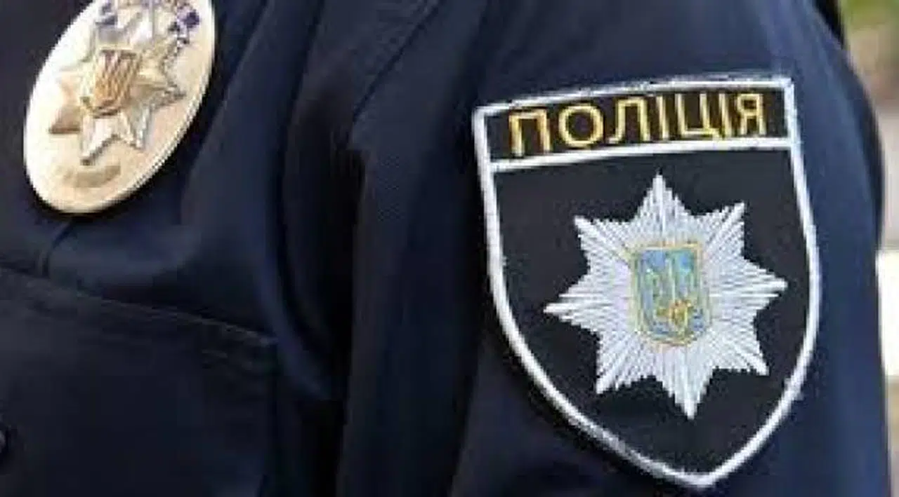 Ukrayna'da maske takmayan yaşlı adama polis şiddeti