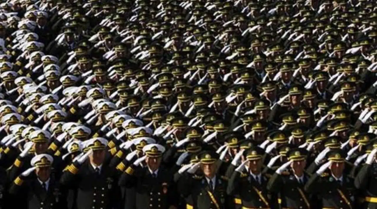 600 albay re’sen emekliye sevk edildi