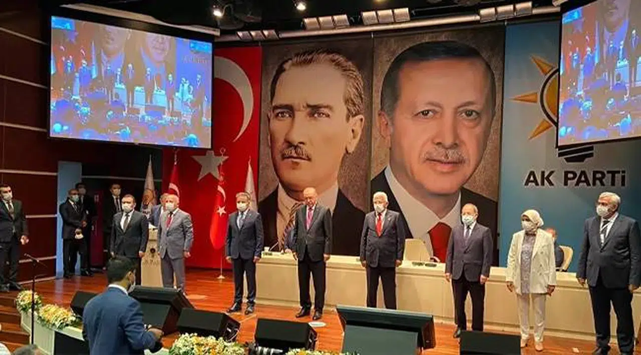 8 belediye başkanı AK Parti'ye katıldı