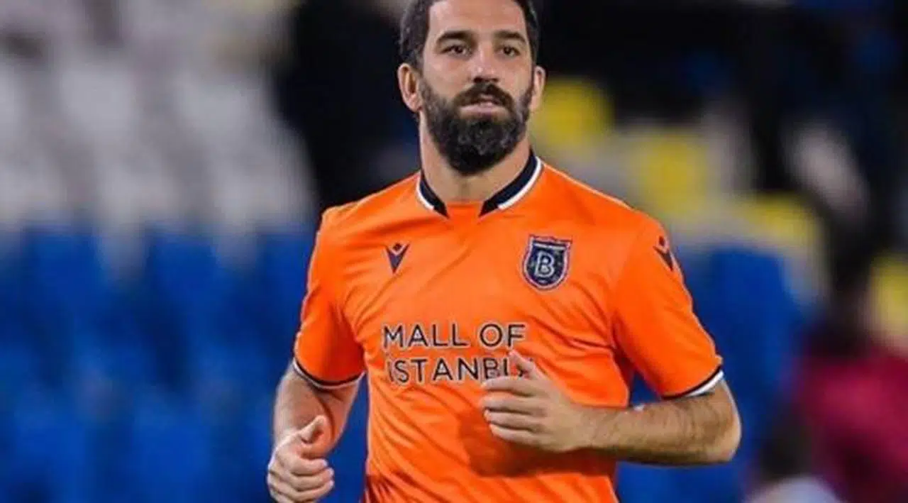 Arda Turan 9 yıl sonra Galatasaray'a geri döndü