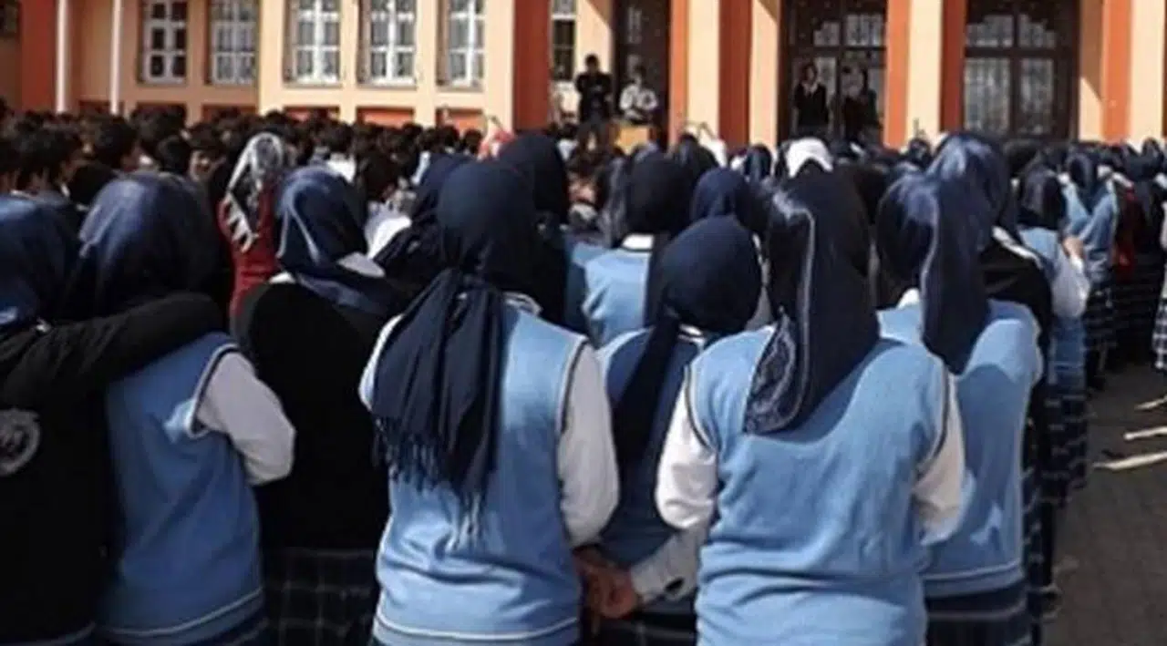 Ensar Vakfı’na bağlı Değerler Eğitimi Merkezi'nin araştırması: "Tekrar tercih şansım olsa imam hatip lisesine gelmezdim" diyenlerin oranı yüzde 73
