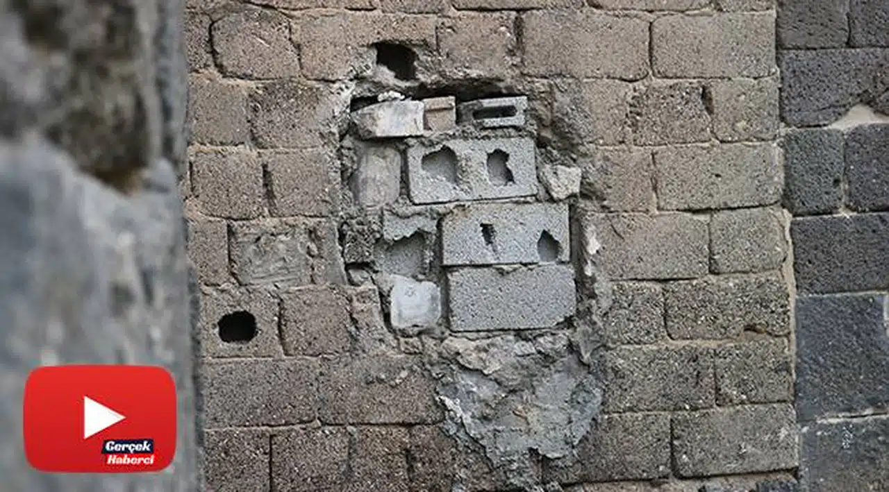 5 bin yıllık Diyarbakır surlarının bir kapısı briket ile kapatıldı