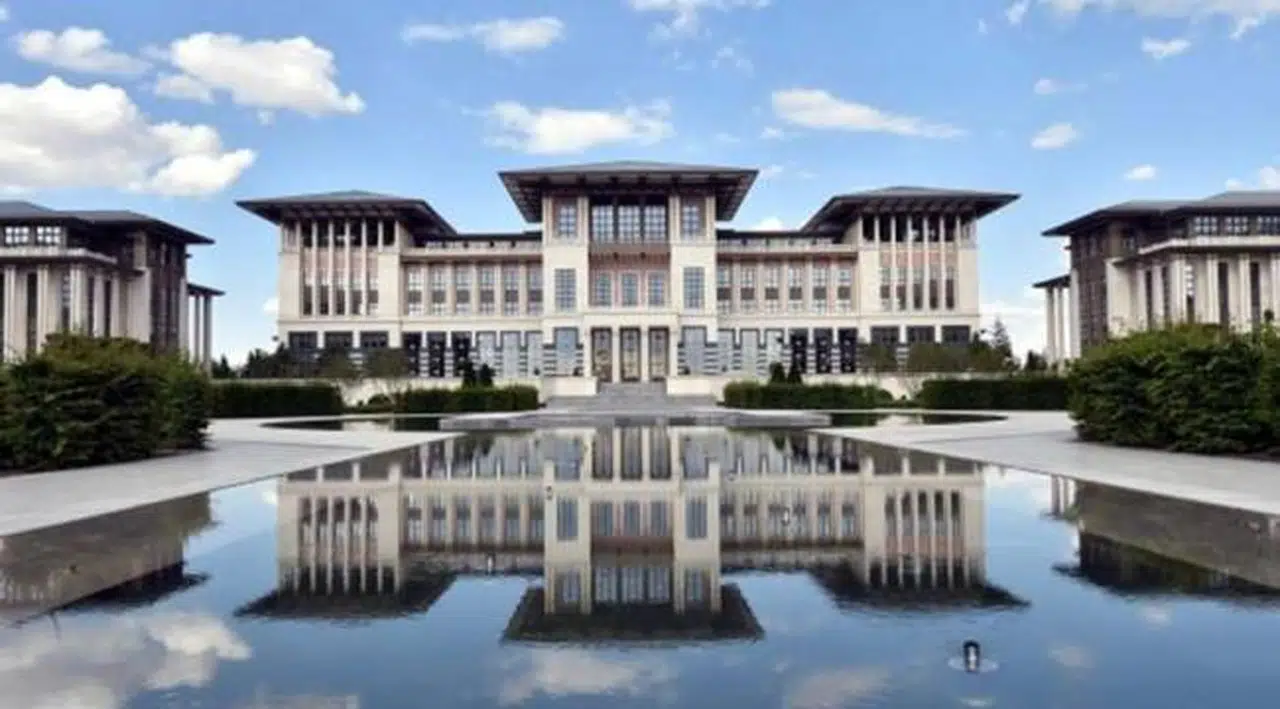 AK Parti'den 'Külliyede 1 gün geçirme' vaadiyle üye kaydı