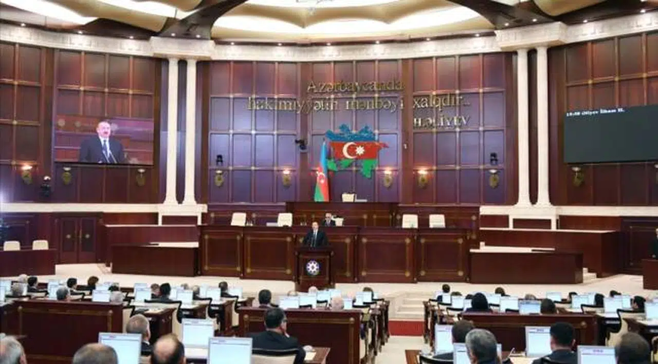 Azerbaycan savaş hali ilan etti