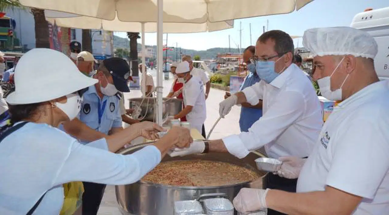 Başkan Ergin’den aşure ikramı