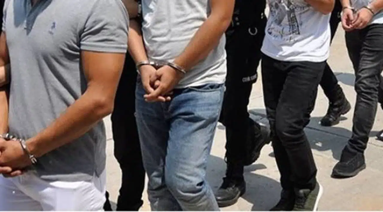 Muvazzaf askerler dahil 43 kişi FETÖ'den tutuklandı