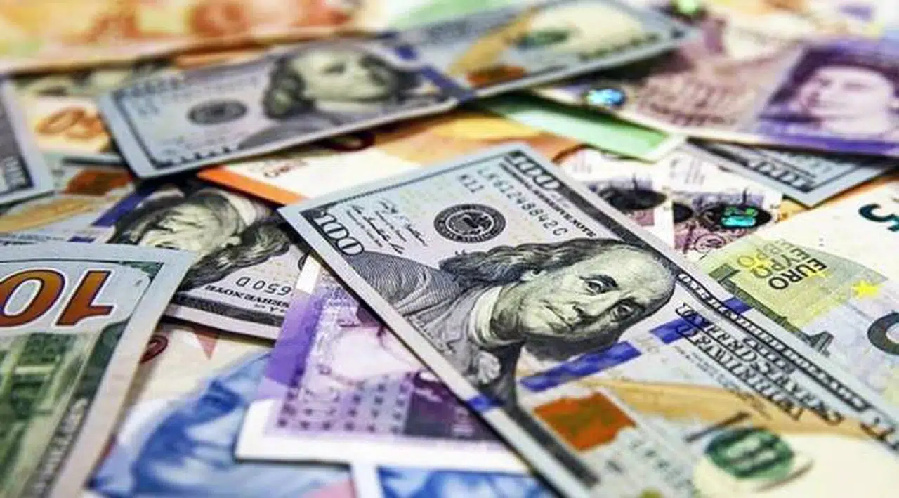 Türk lirası eriyor; dolar 7.77 TL'yi aştı, euro yeniden 9 TL'nin üzerinde, sterlin artık çift hanede!
